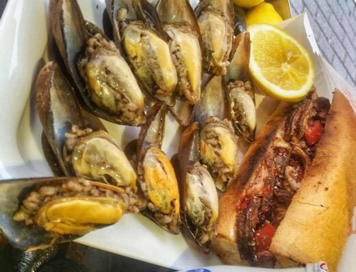Döşemealtı Egeli Midye Kokoreç İzmir Sandviç